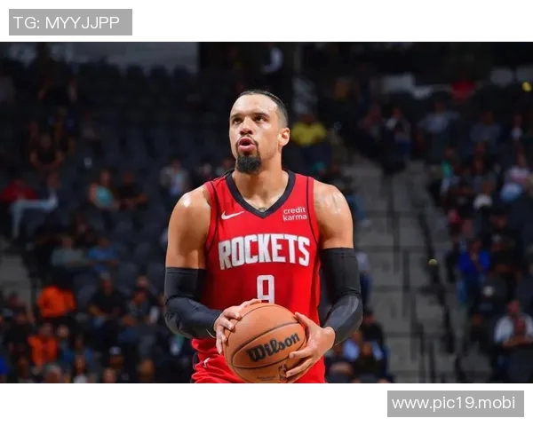 坏消息，太阳队狄龙·布鲁克斯在对阵魔术队的比赛中疑似受伤